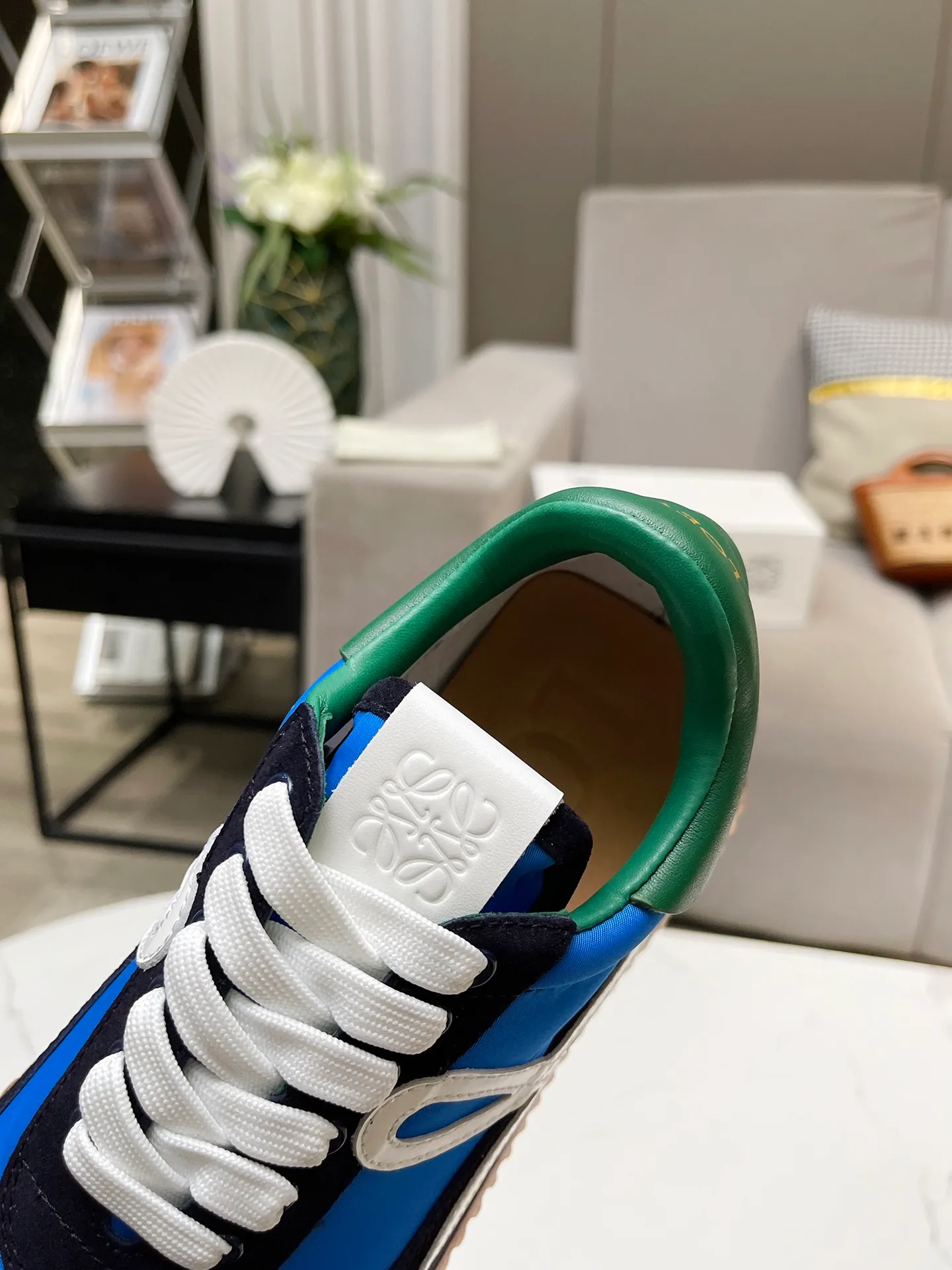 👟👟Ex-factory price 520👟👟 Men's code +10 Women's model: 35--39 (customized code 40 for women), Men's model: 40--44 (customized code 45 for men), 🔥🔥Hot LOEWE 2024 latest inner color block moral training shoes Forrest Gump shoes super good-looking super versatile color block stitching upper Very high-end hidden inner vagina 4cm! The heel has a novel design, is soft and comfortable, and has an exclusive brand logo on the side. It will be rated as the most comfortable sneaker of the year and is a must-have for your shoe cabinet!  The upper is made of special original cowhide + original cloth imported from Australia. The cowhide insole / original private model is exclusively customized with a 1:1 outsole!  Complete set in original packaging.